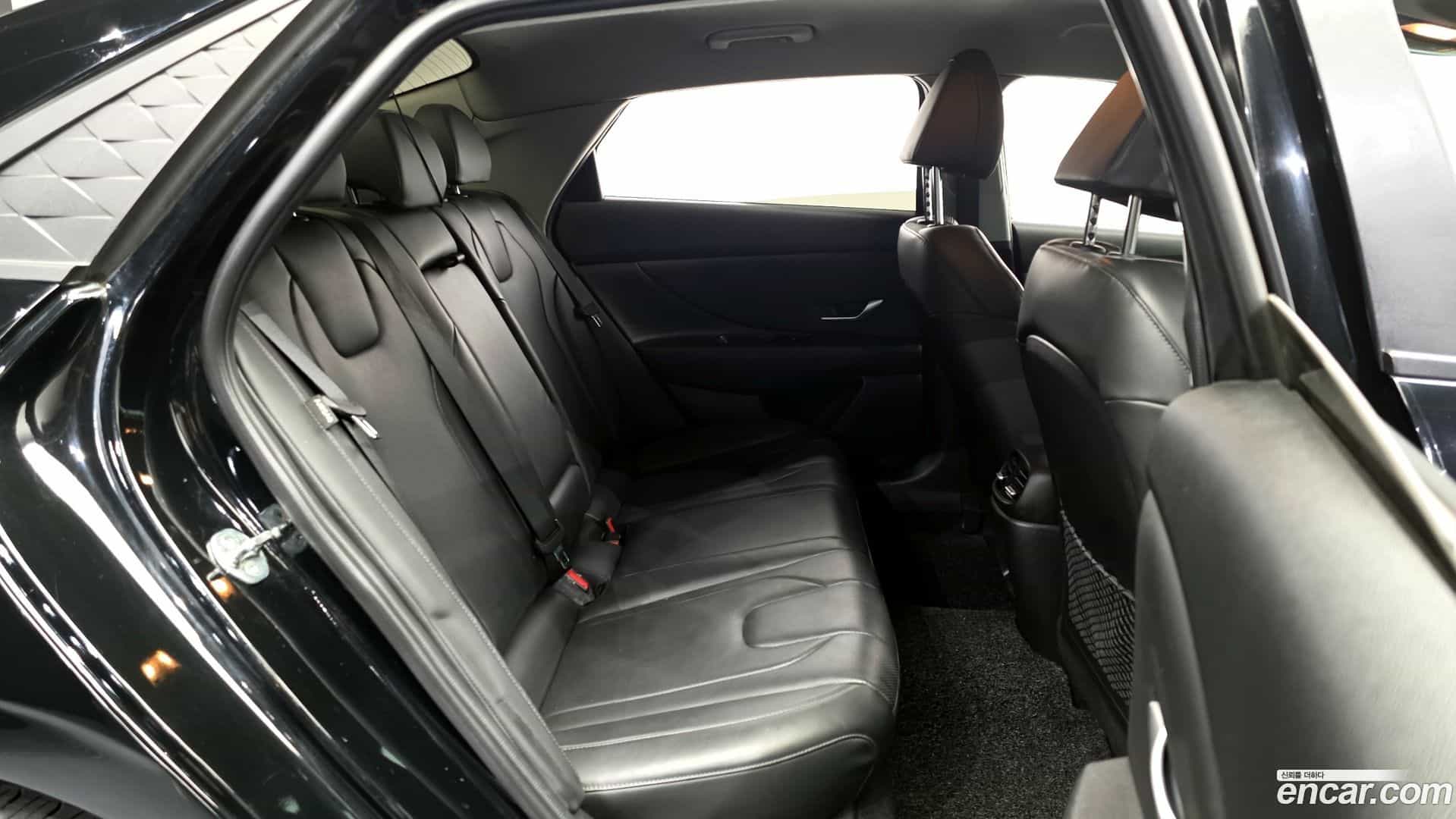 AVANTE Hyundai 2023.10-OPTION-016