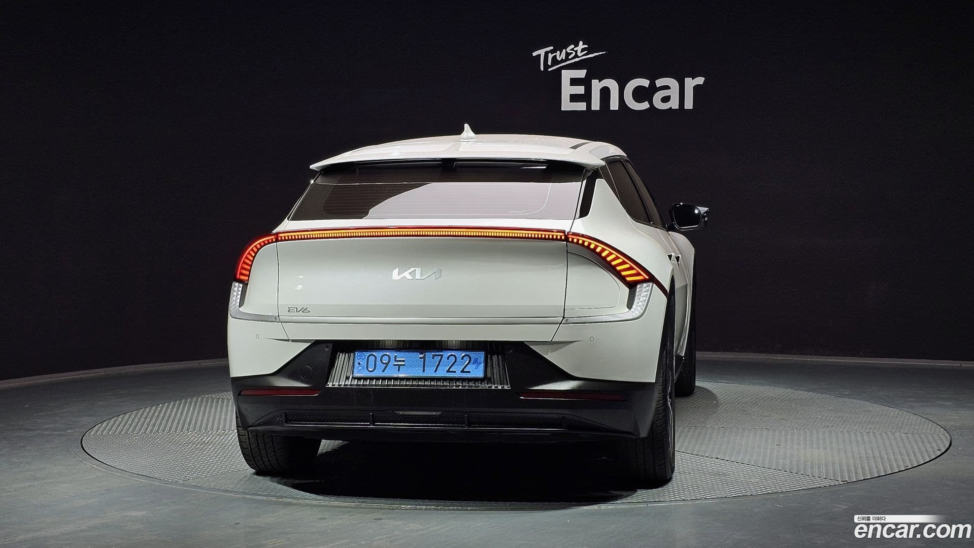 Main__Slider__Photo:EV6 Kia 2021.11-3