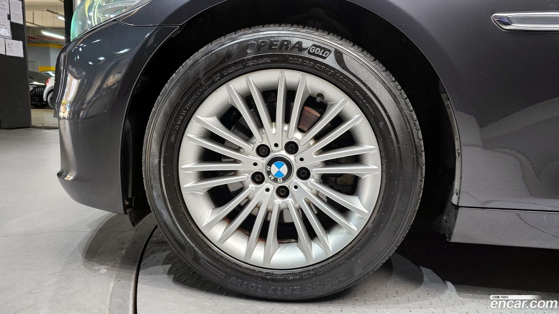 Main__Slider__Photo:5-Series BMW 2015.3-4