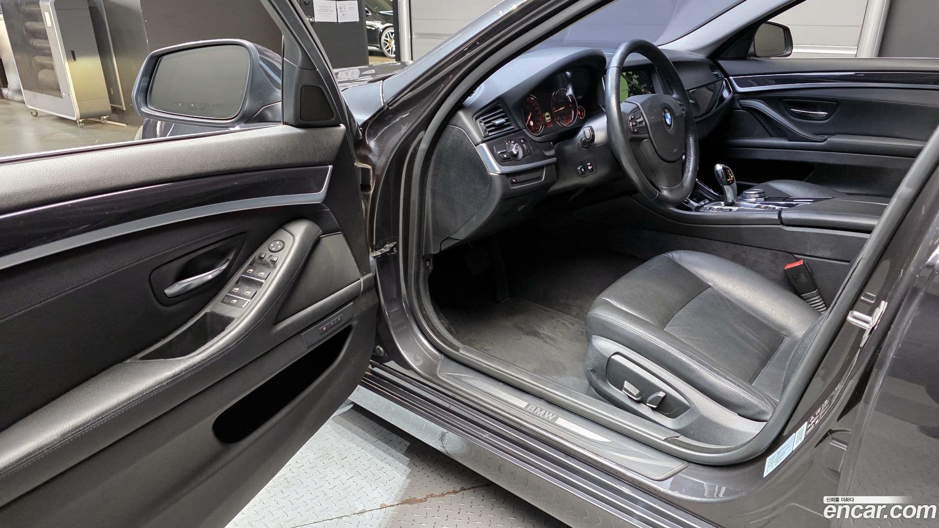 Main__Slider__Photo:5-Series BMW 2015.3-10