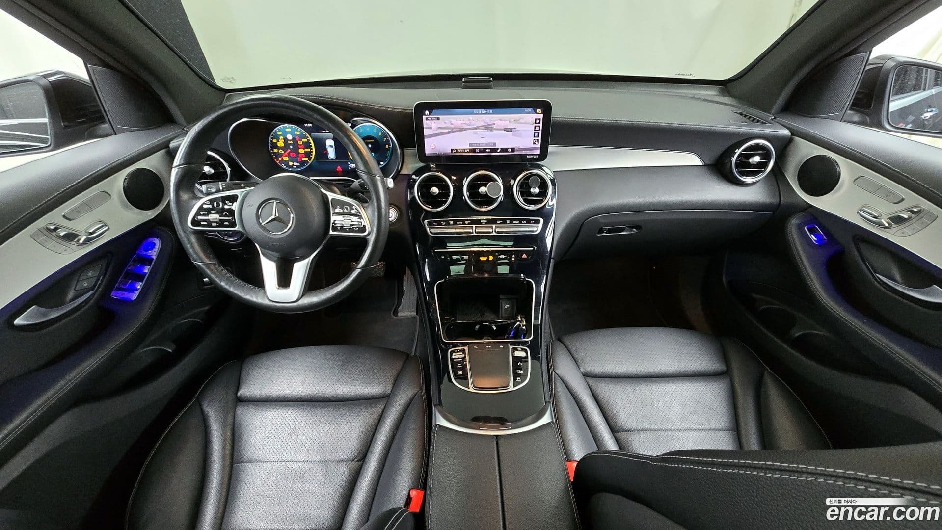 Main__Slider__Photo:GLC-Class Mercedes-Benz 2021.1-6