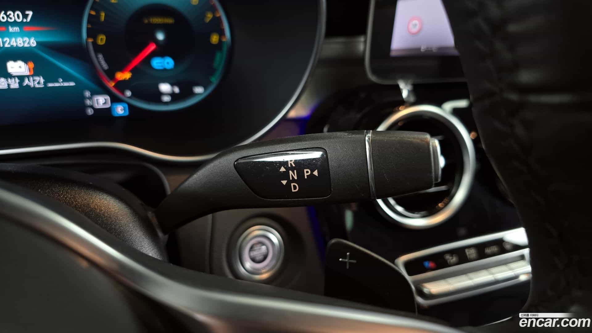 GLC-Class Mercedes-Benz 2021.1-INNER-009