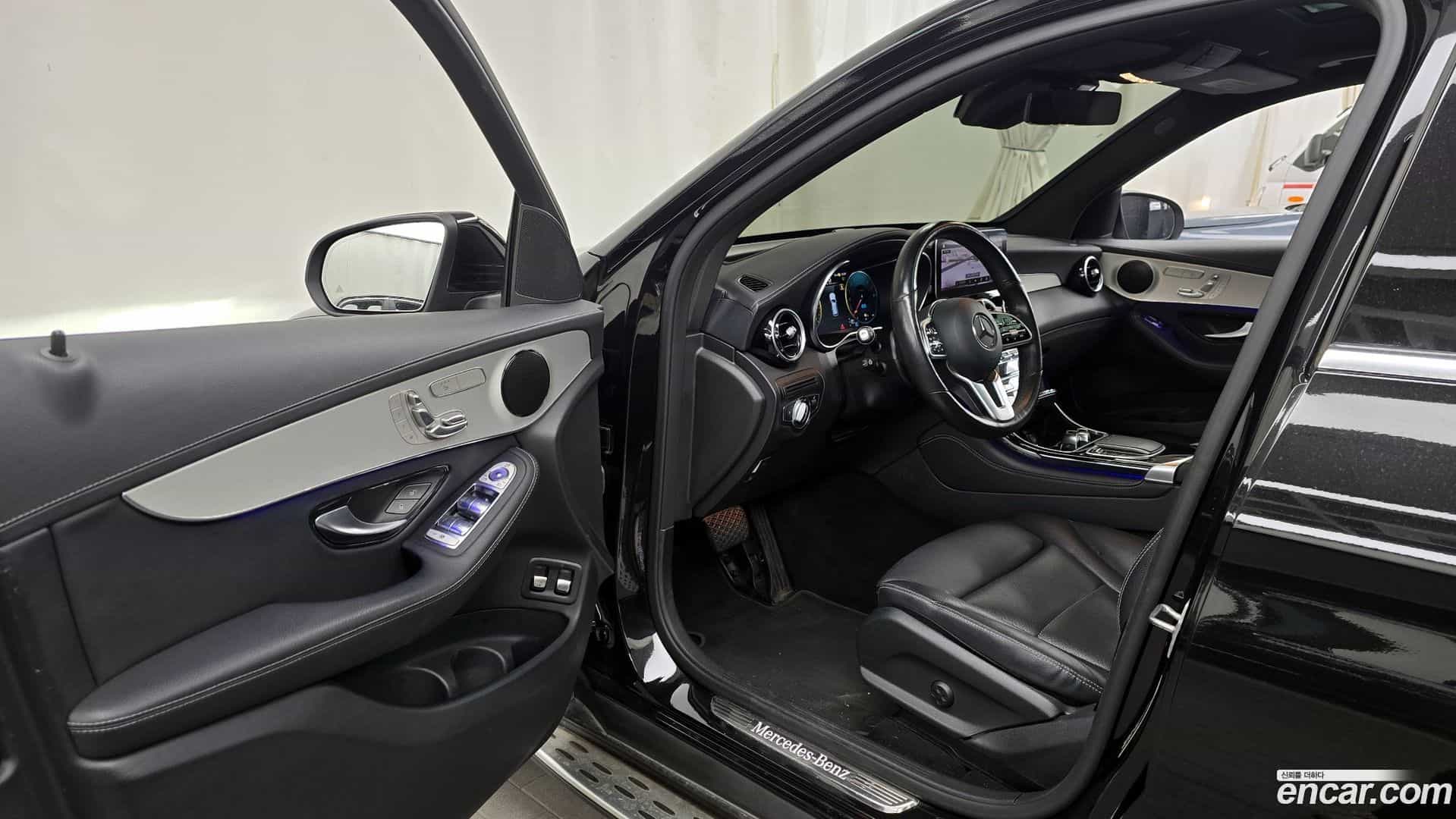 GLC-Class Mercedes-Benz 2021.1-INNER-010