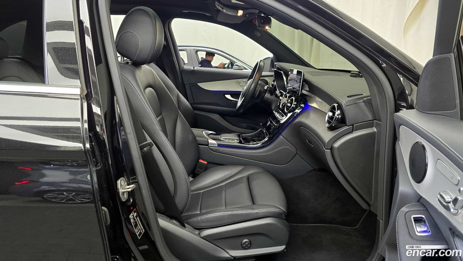 GLC-Class Mercedes-Benz 2021.1-OPTION-015