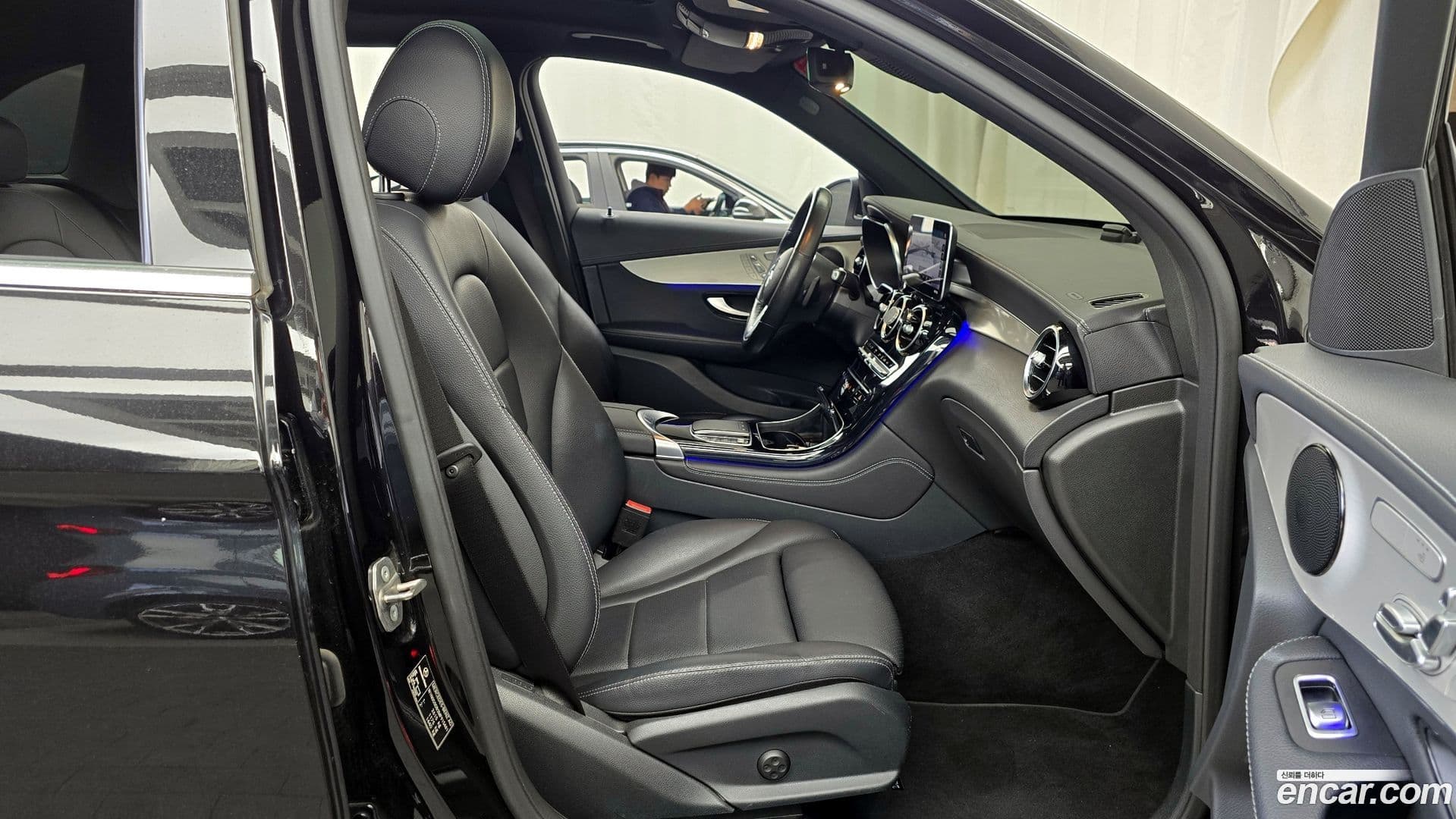 Main__Slider__Photo:GLC-Class Mercedes-Benz 2021.1-10