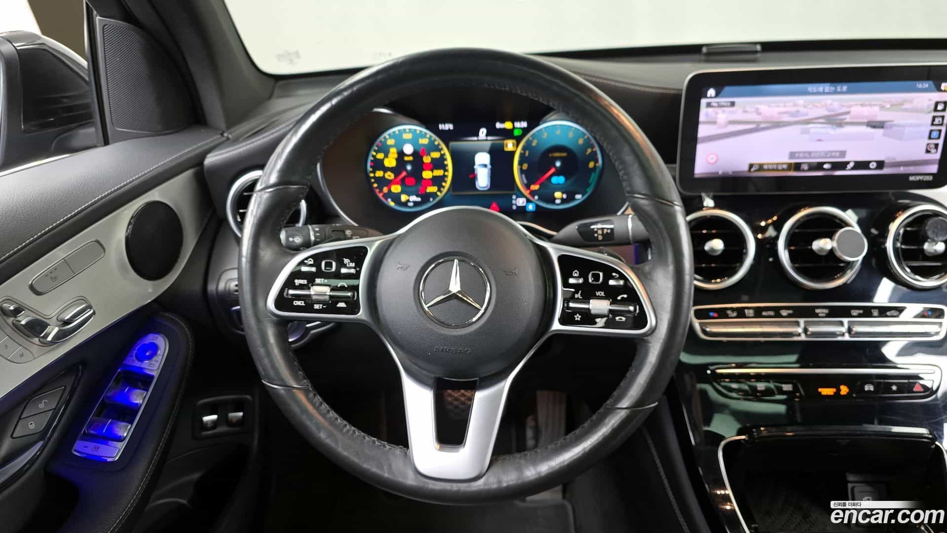 GLC-Class Mercedes-Benz 2021.1-OPTION-017