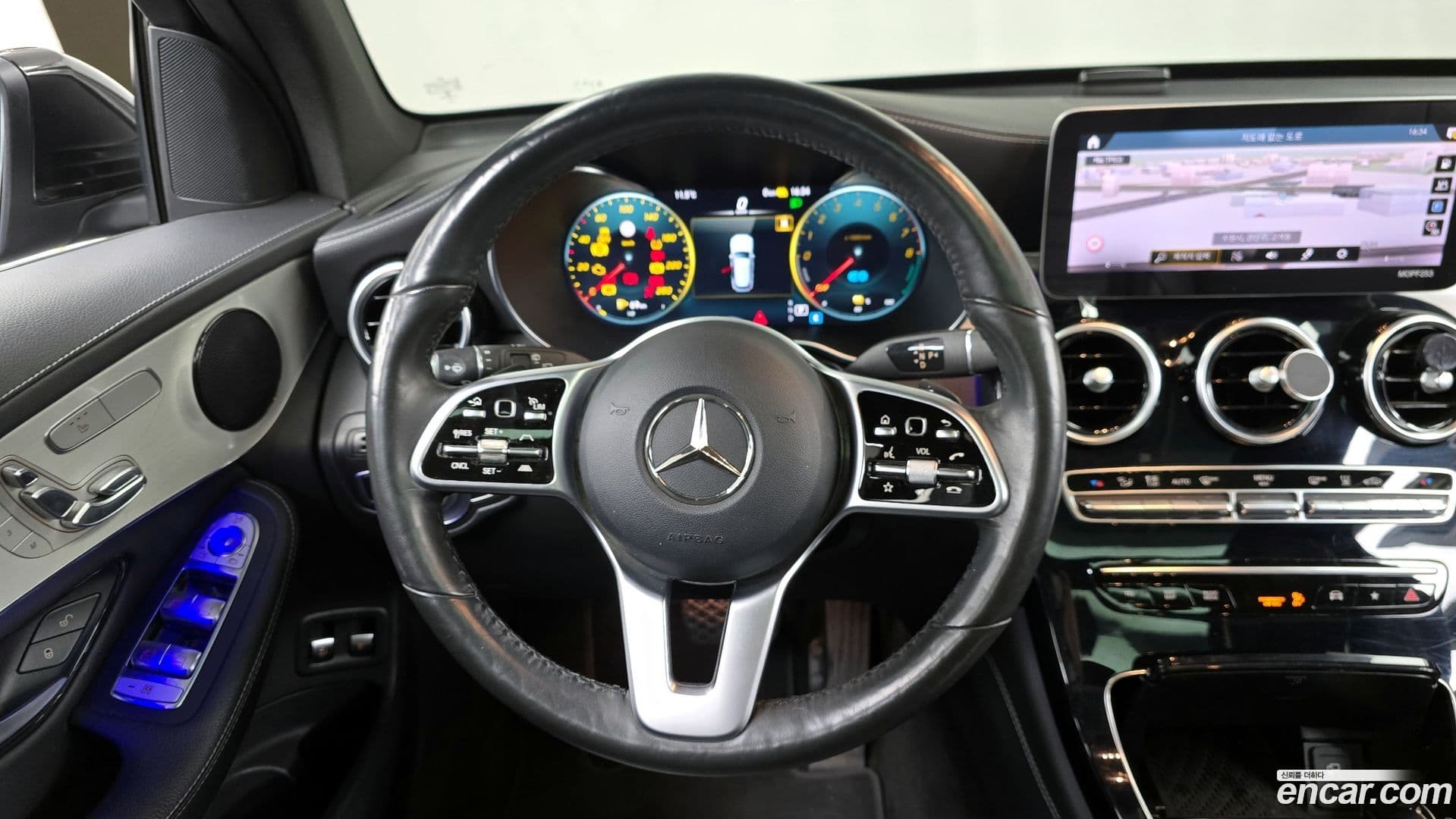 Main__Slider__Photo:GLC-Class Mercedes-Benz 2021.1-12