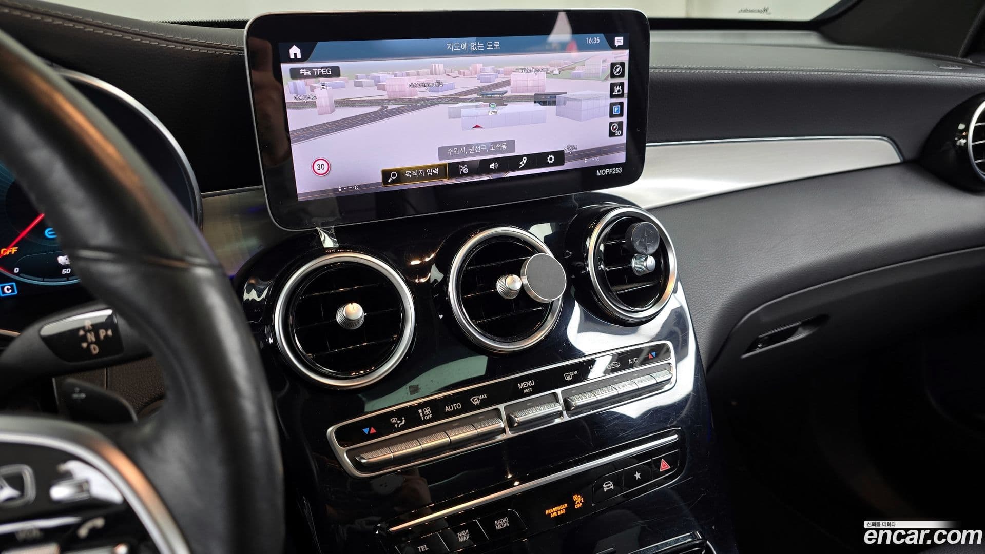 Main__Slider__Photo:GLC-Class Mercedes-Benz 2021.1-13