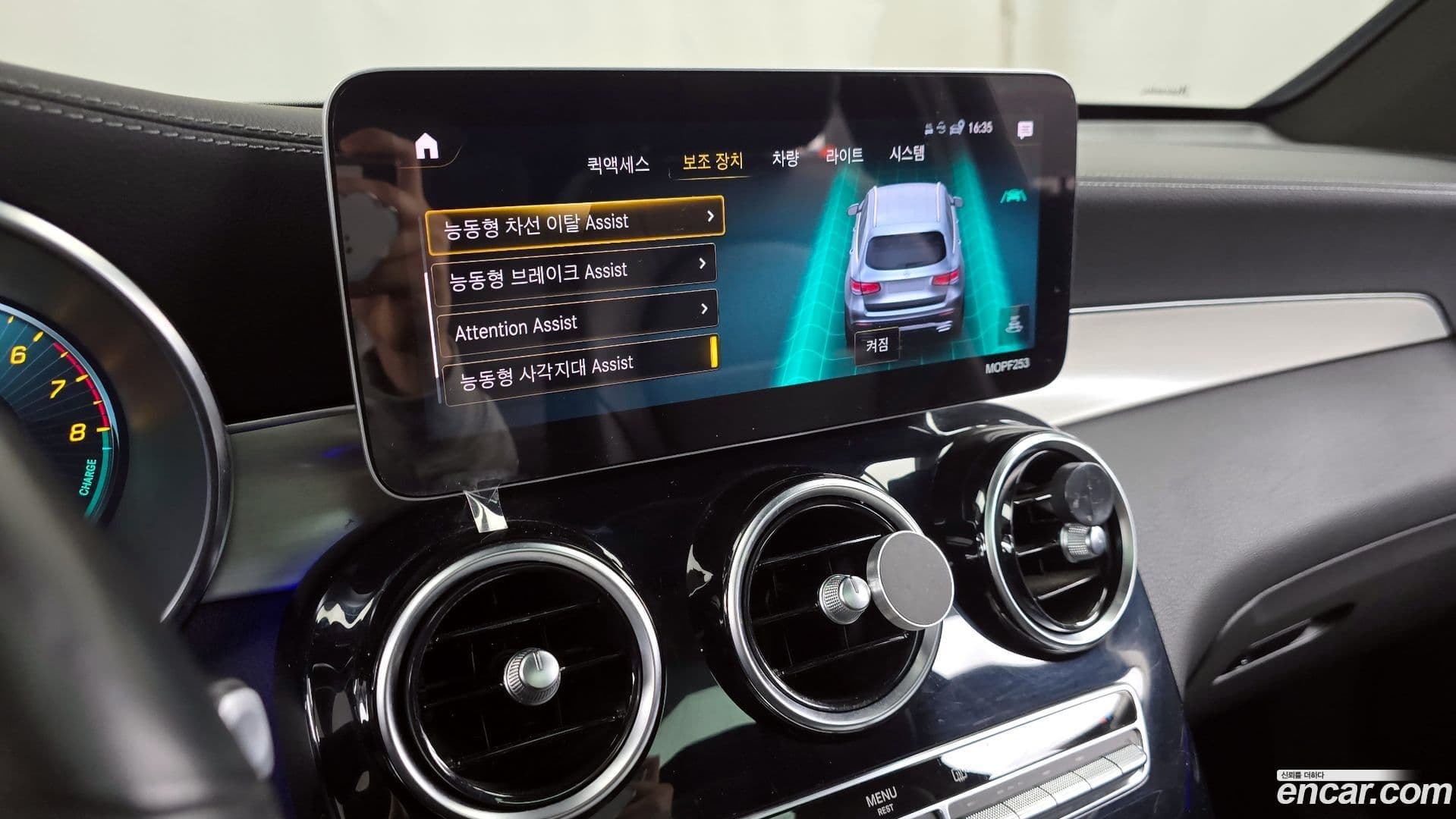 Main__Slider__Photo:GLC-Class Mercedes-Benz 2021.1-15