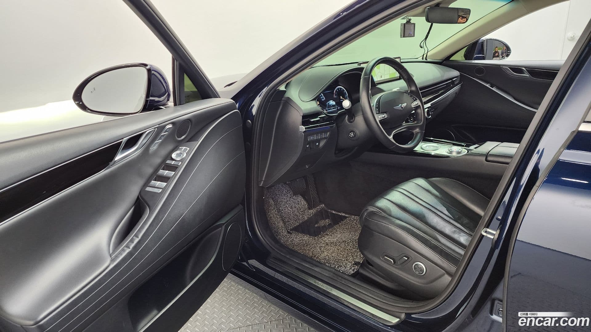 Main__Slider__Photo:G80 Genesis 2020.6-9