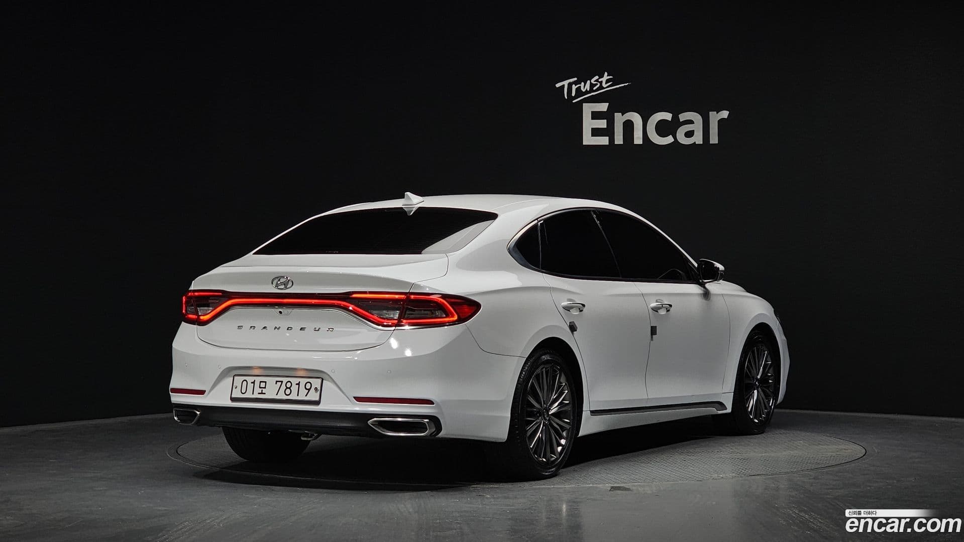 Main__Slider__Photo:Grandeur Hyundai 2017.8-1
