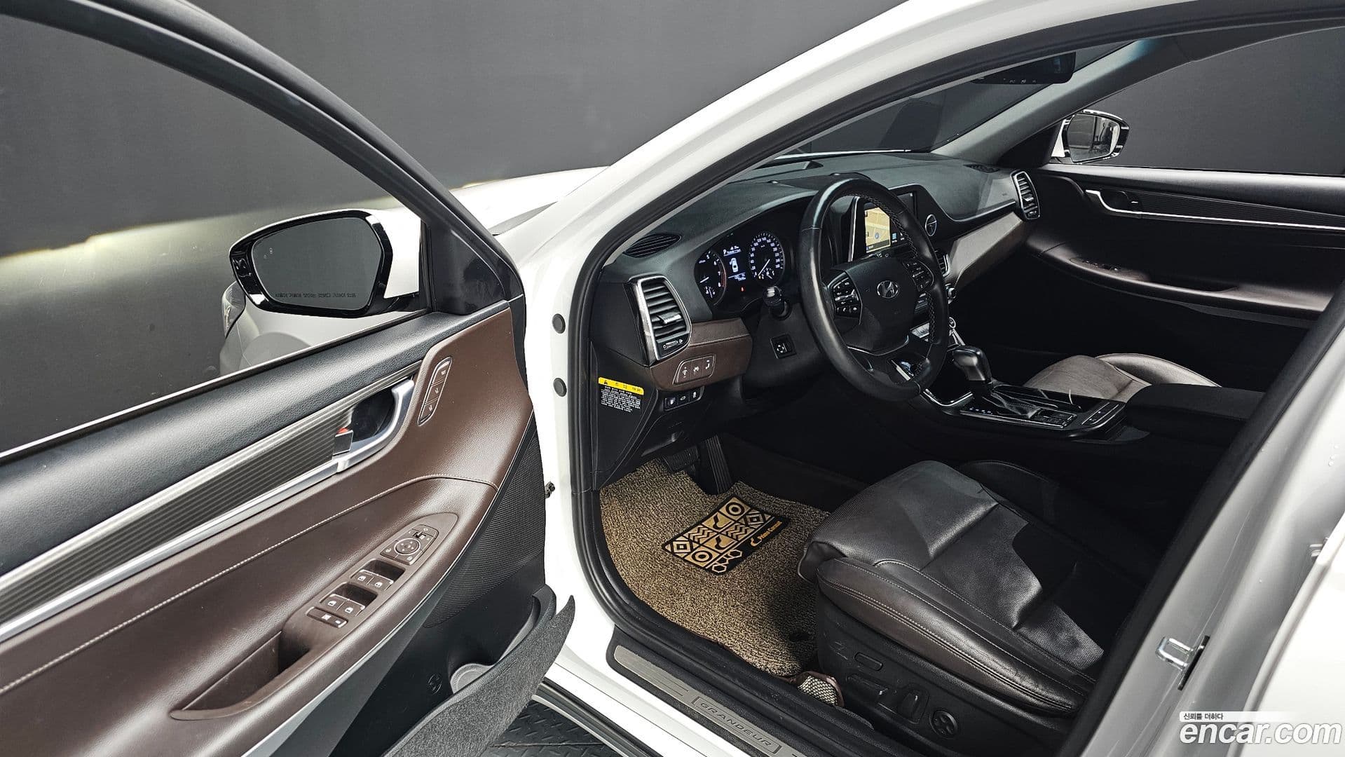 Main__Slider__Photo:Grandeur Hyundai 2017.8-10