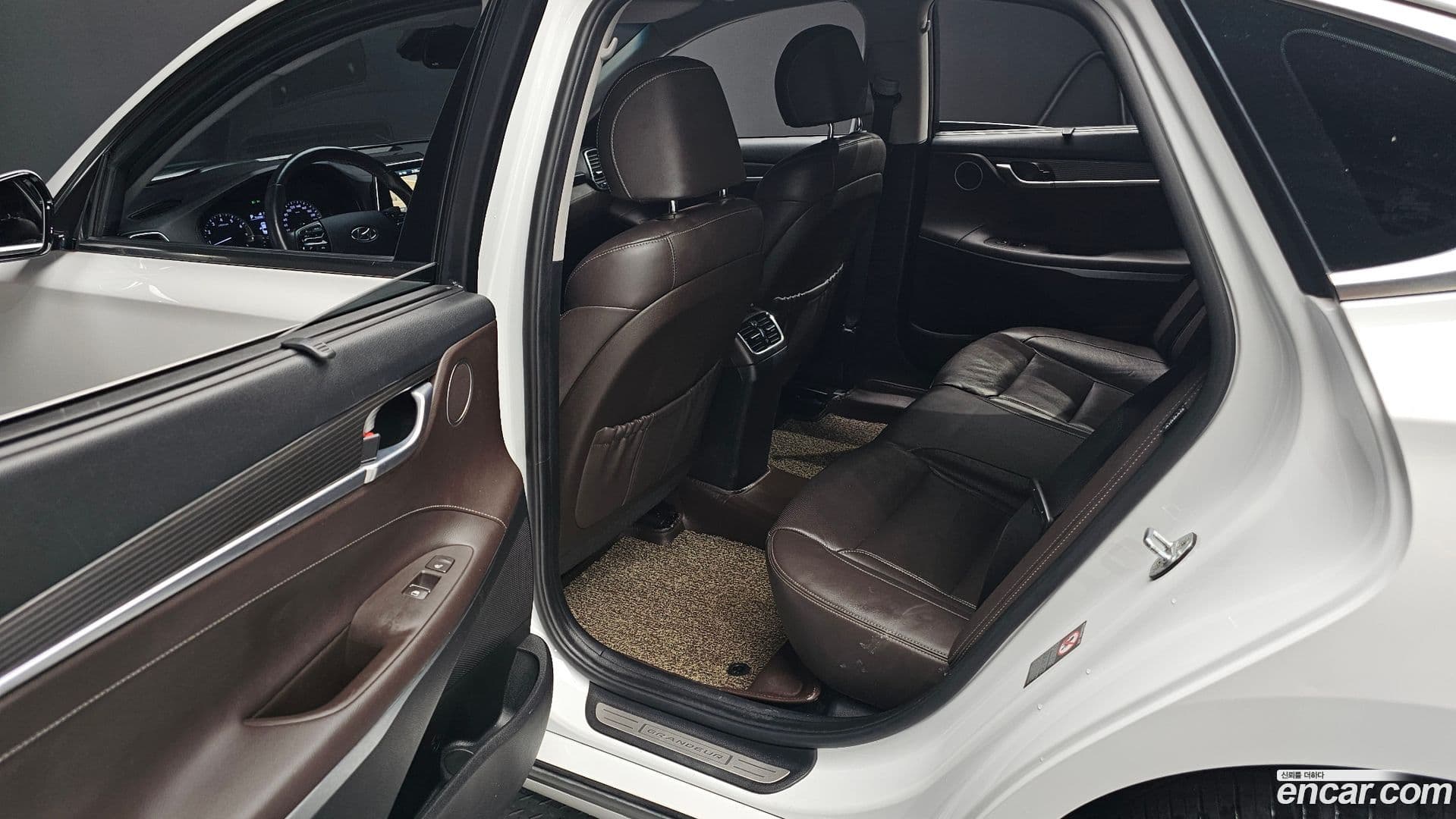 Main__Slider__Photo:Grandeur Hyundai 2017.8-11