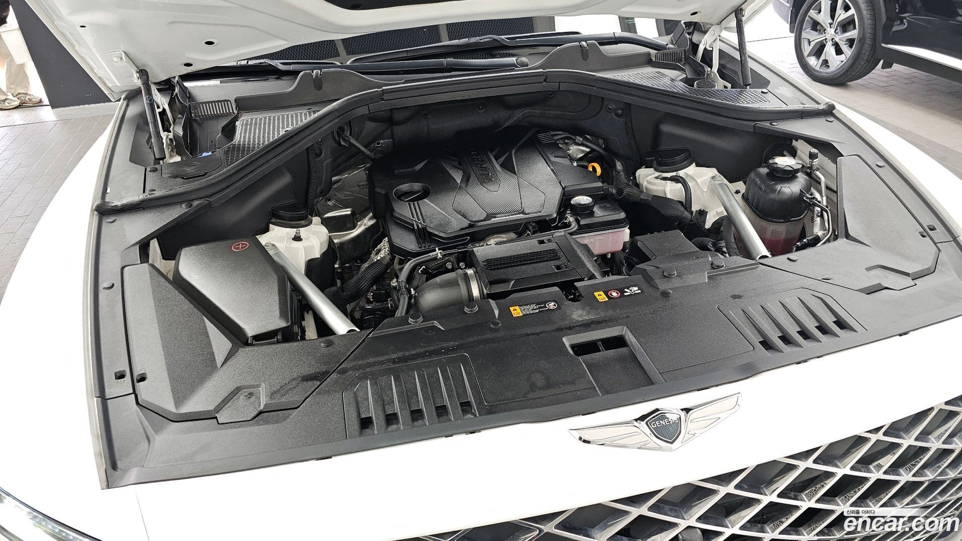 Main__Slider__Photo:GV80 Genesis 2021.4-5