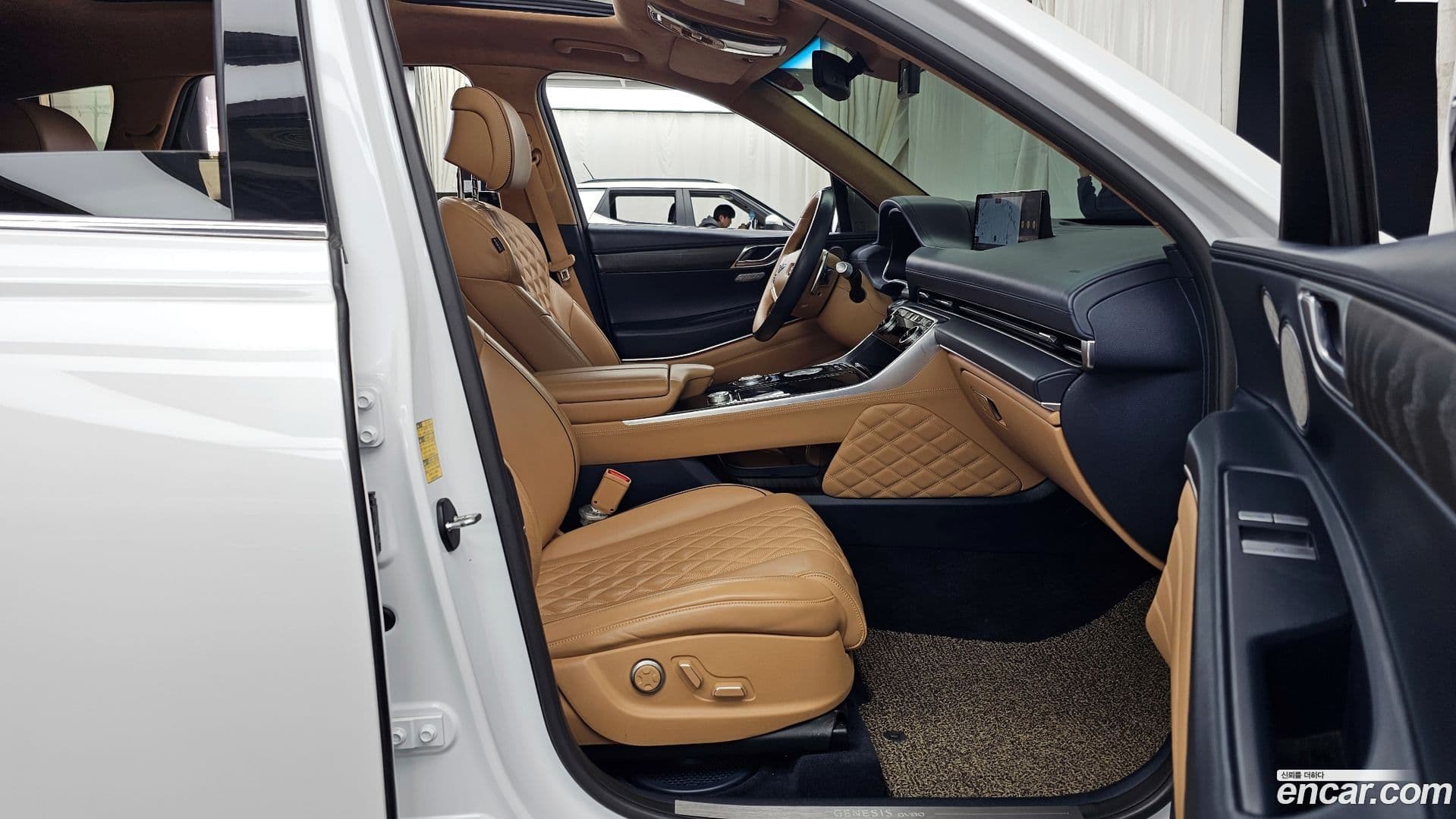 Main__Slider__Photo:GV80 Genesis 2021.4-10