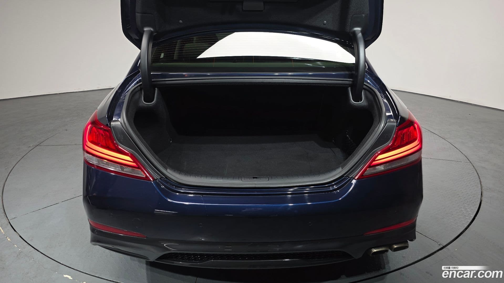 Main__Slider__Photo:G70 Genesis 2017.9-19