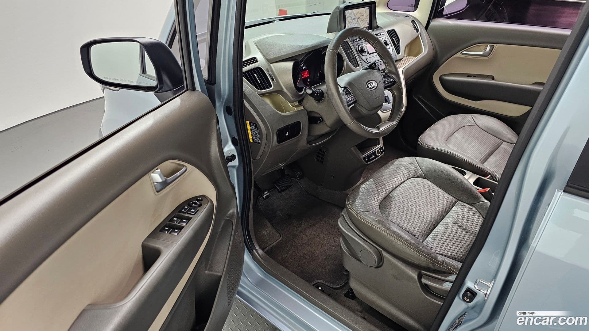 Main__Slider__Photo:RAY Kia 2012.0-12