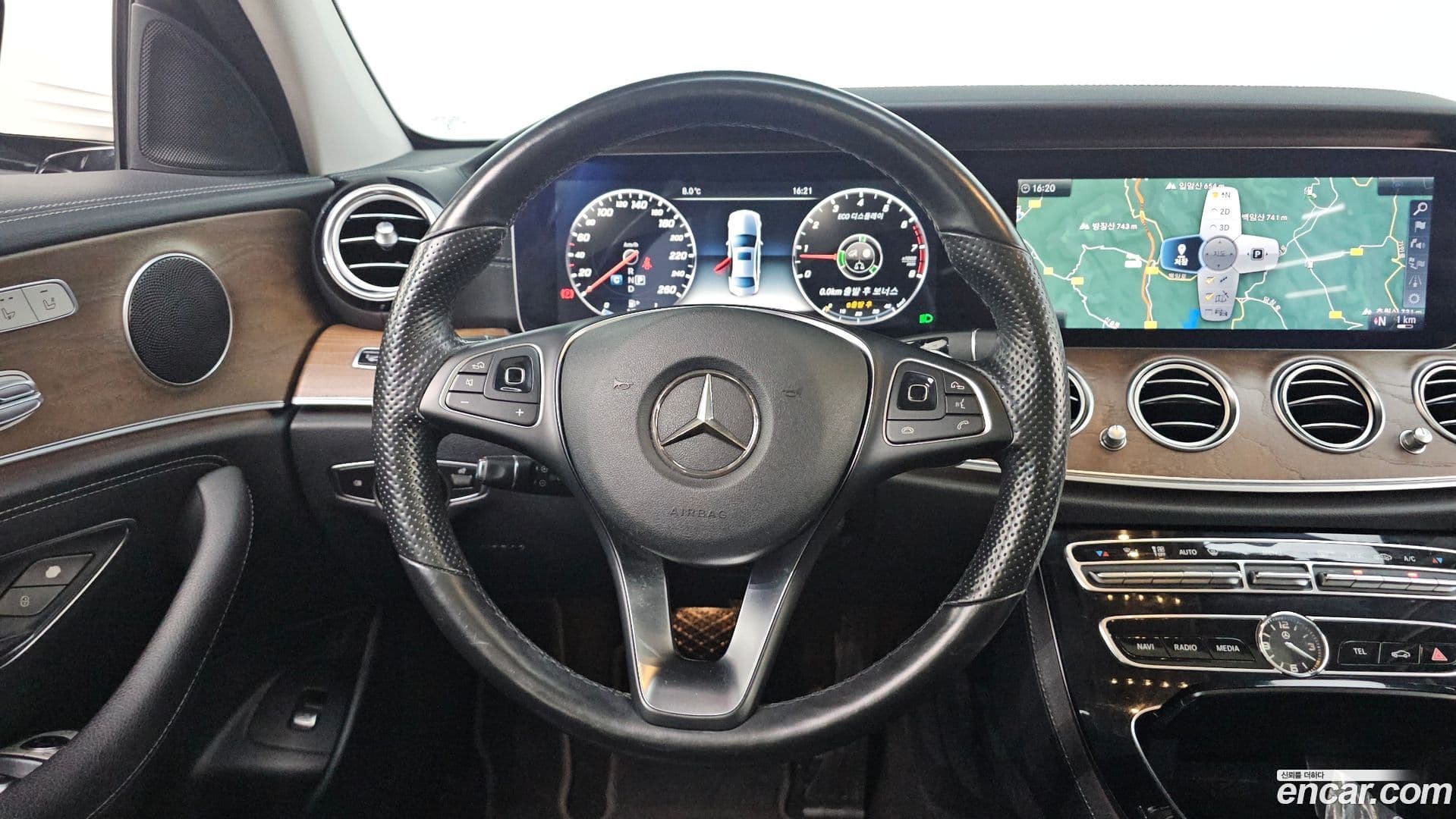 Main__Slider__Photo:E-Class Mercedes-Benz 2017.2-10