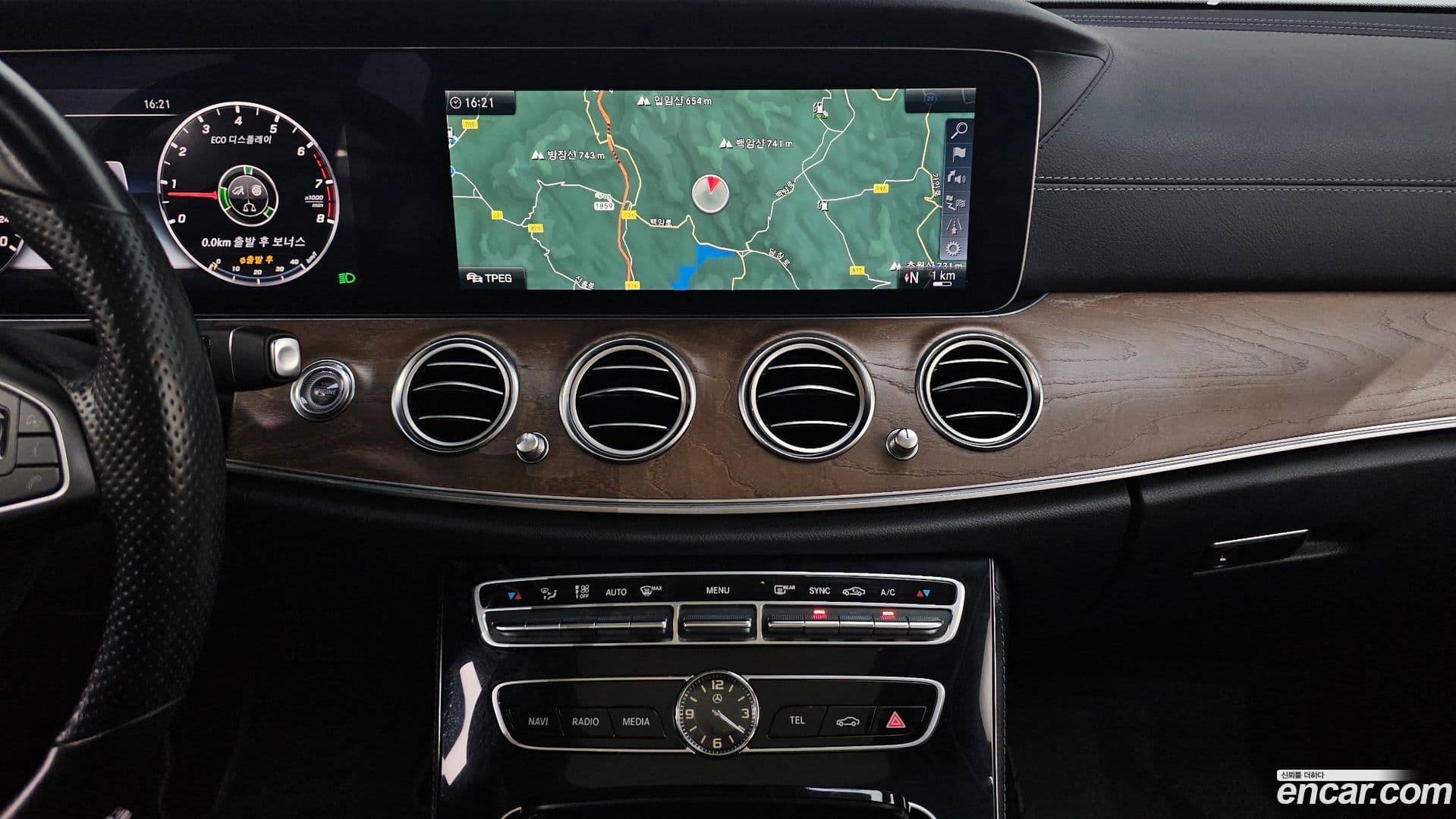 Main__Slider__Photo:E-Class Mercedes-Benz 2017.2-11