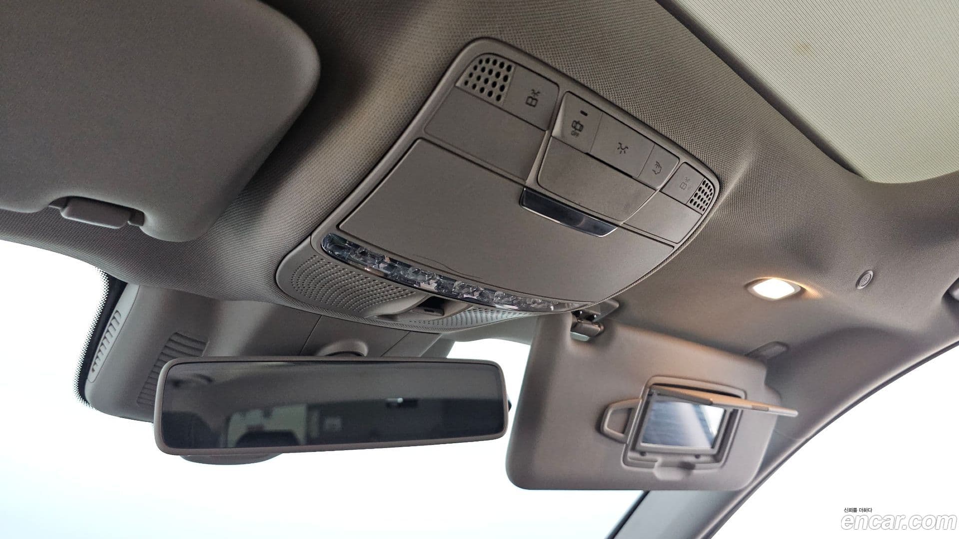 Main__Slider__Photo:E-Class Mercedes-Benz 2017.2-16