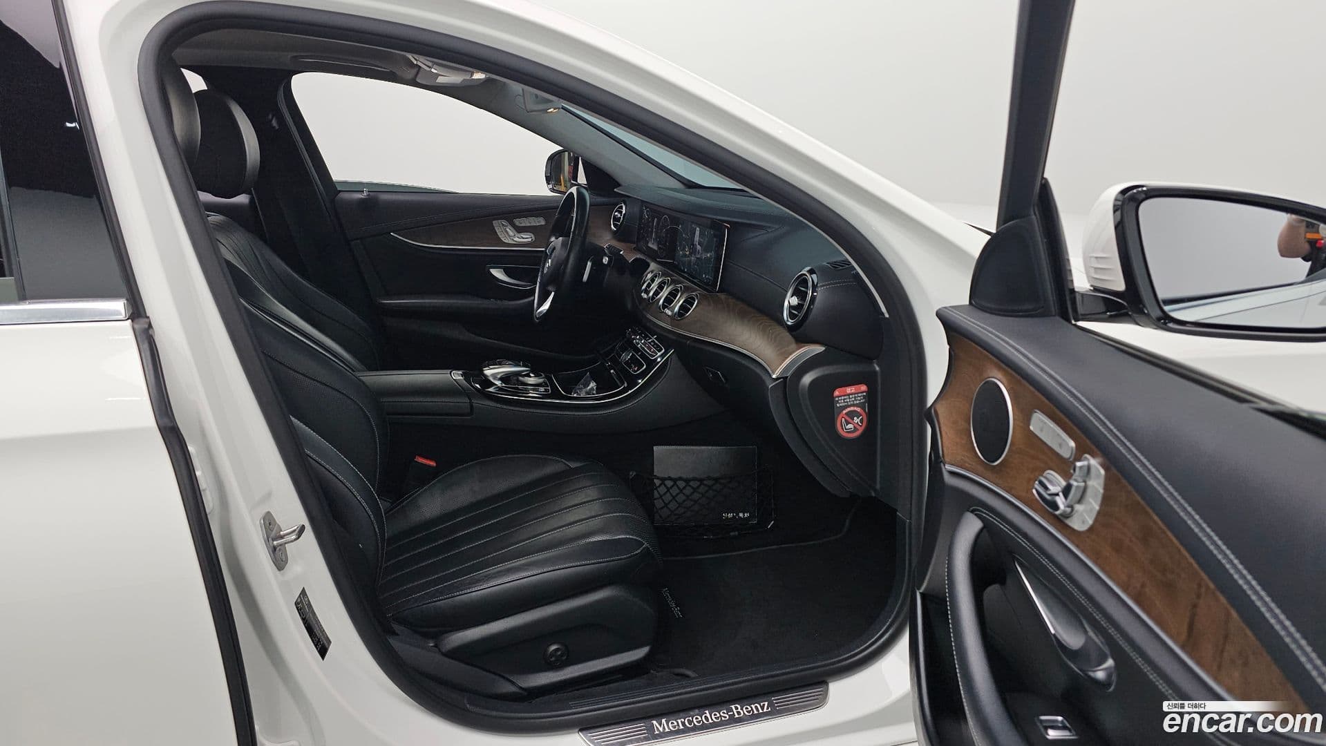 Main__Slider__Photo:E-Class Mercedes-Benz 2017.2-17