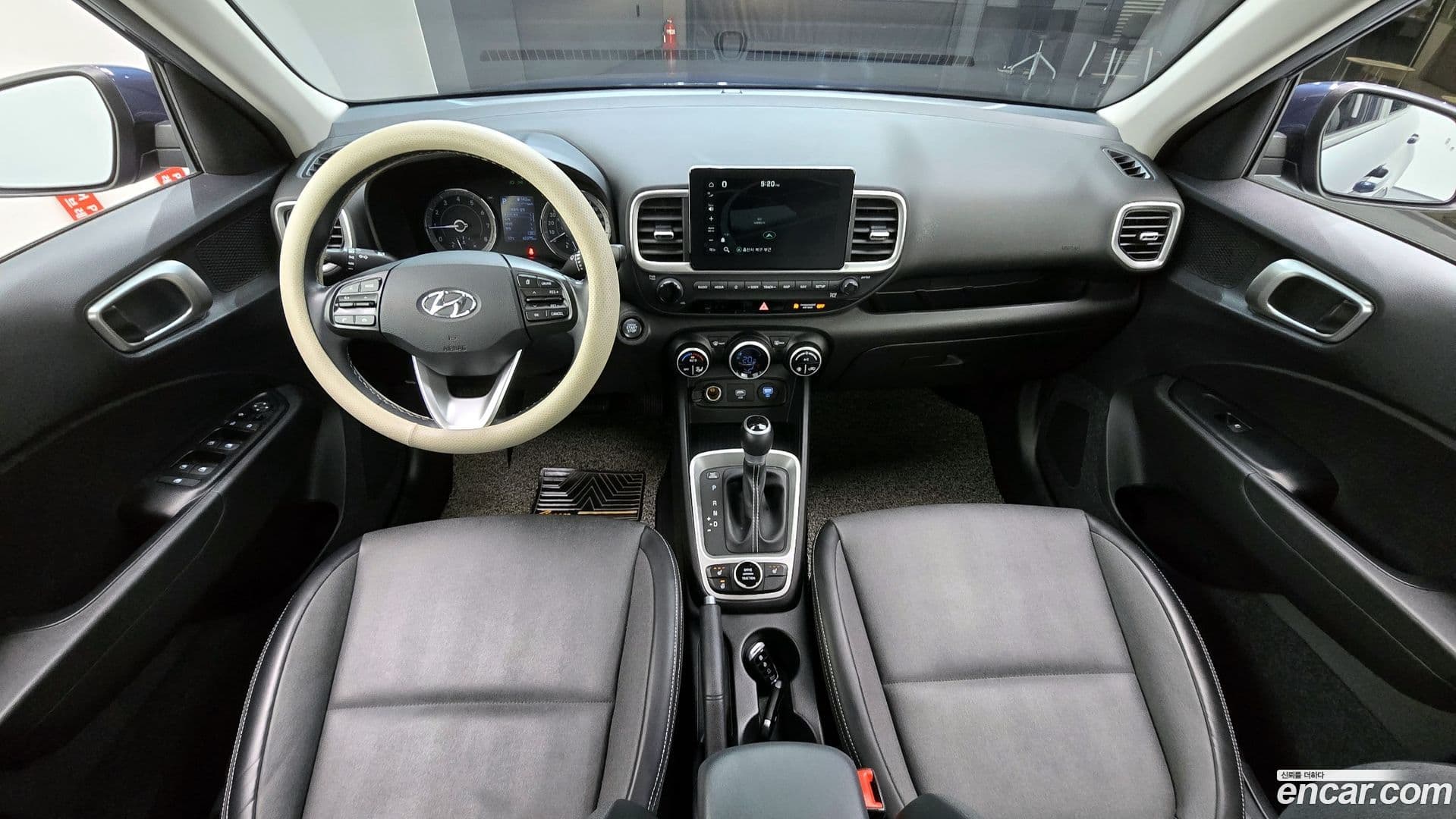 Main__Slider__Photo:Venue Hyundai 2020.2-6