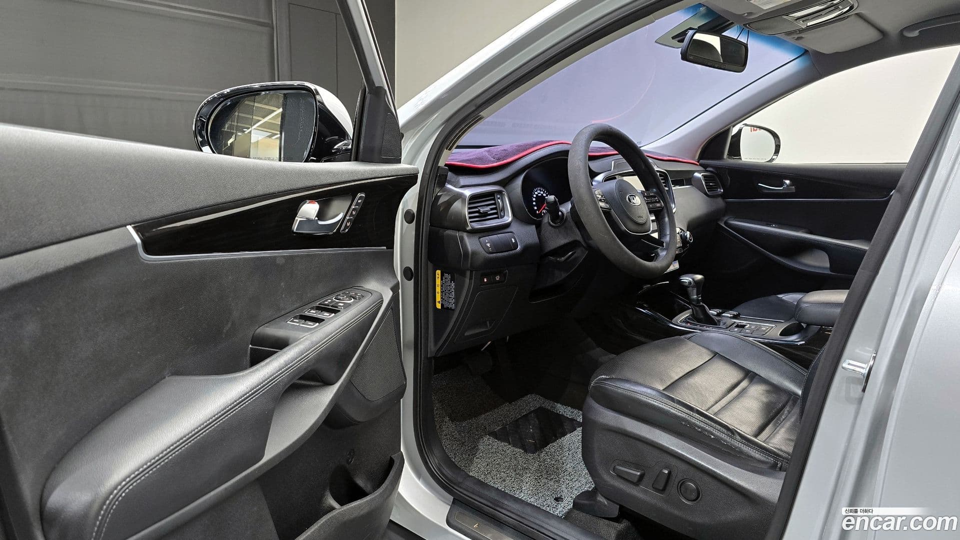 Main__Slider__Photo:Sorento Kia 2018.0-10