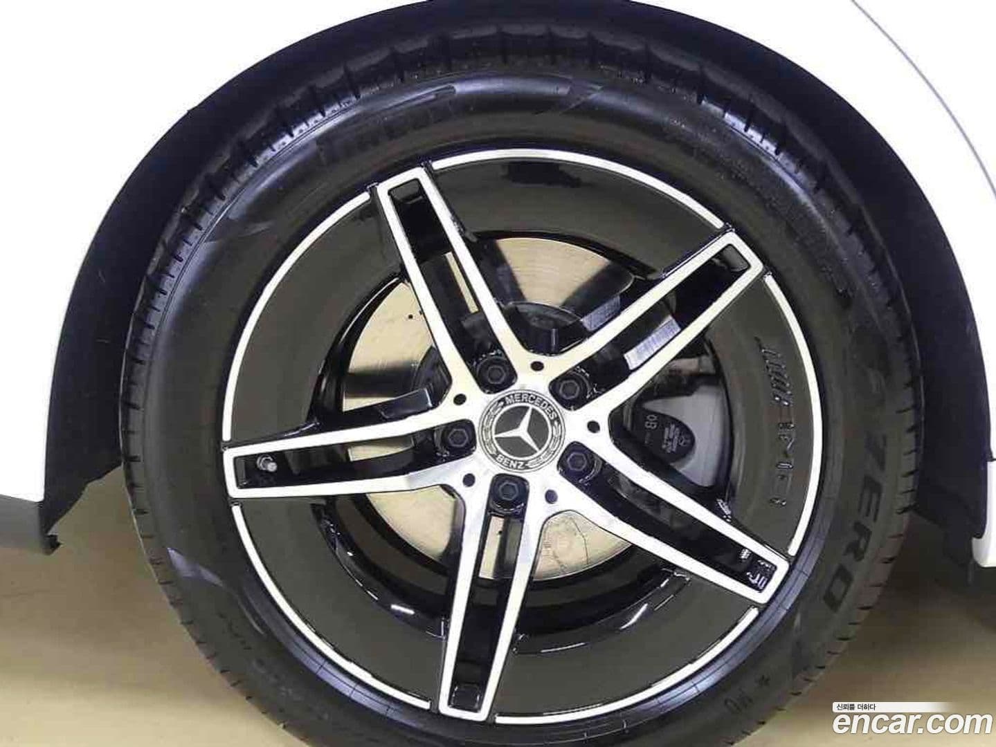 Main__Slider__Photo:E-Class Mercedes-Benz 2025.0-8