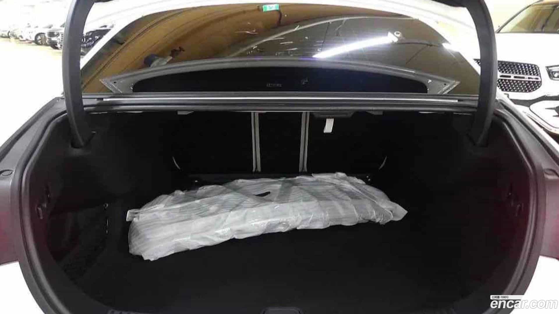 E-Class Mercedes-Benz 2025.0-INNER-010