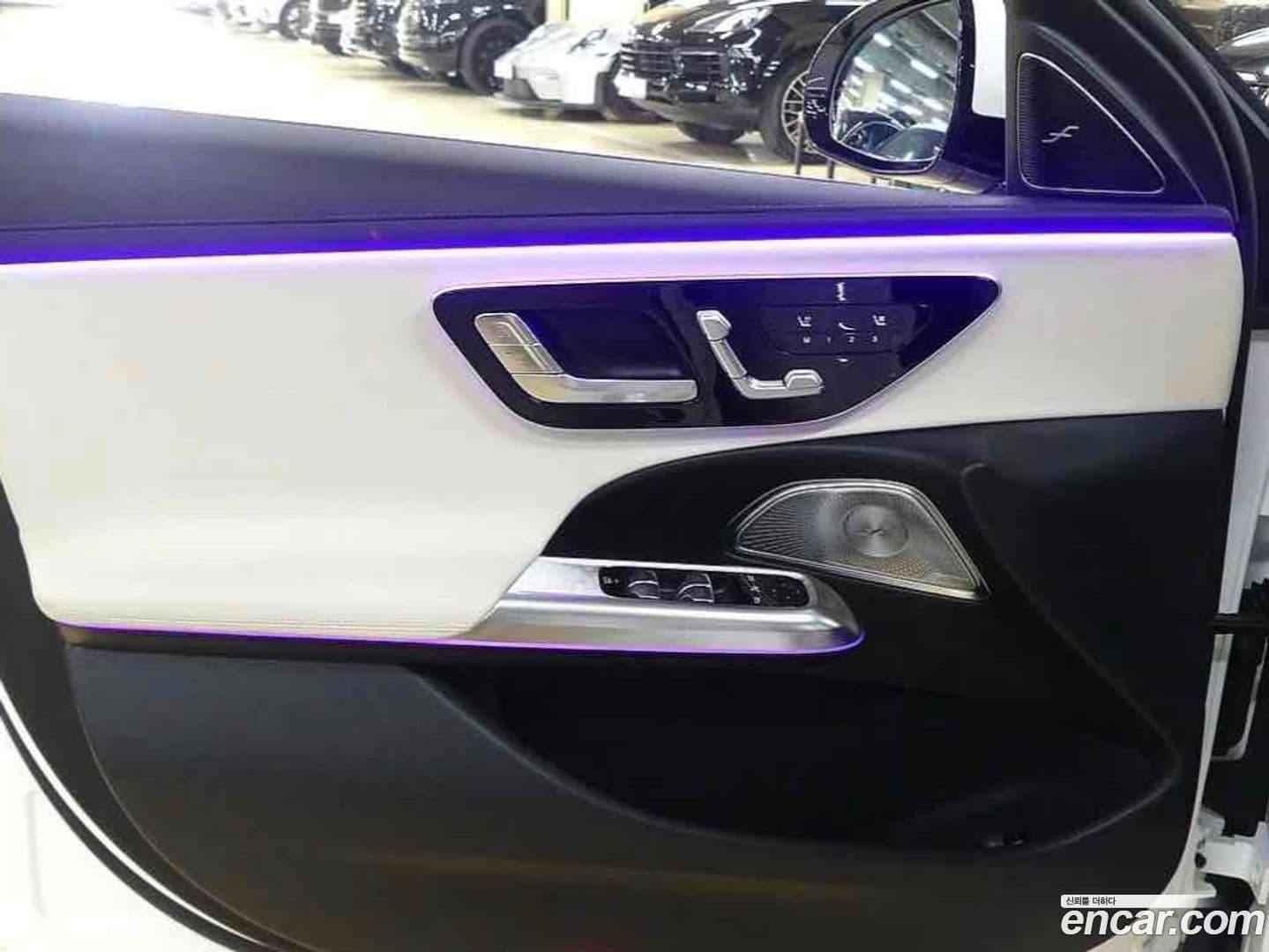 Main__Slider__Photo:E-Class Mercedes-Benz 2025.0-10