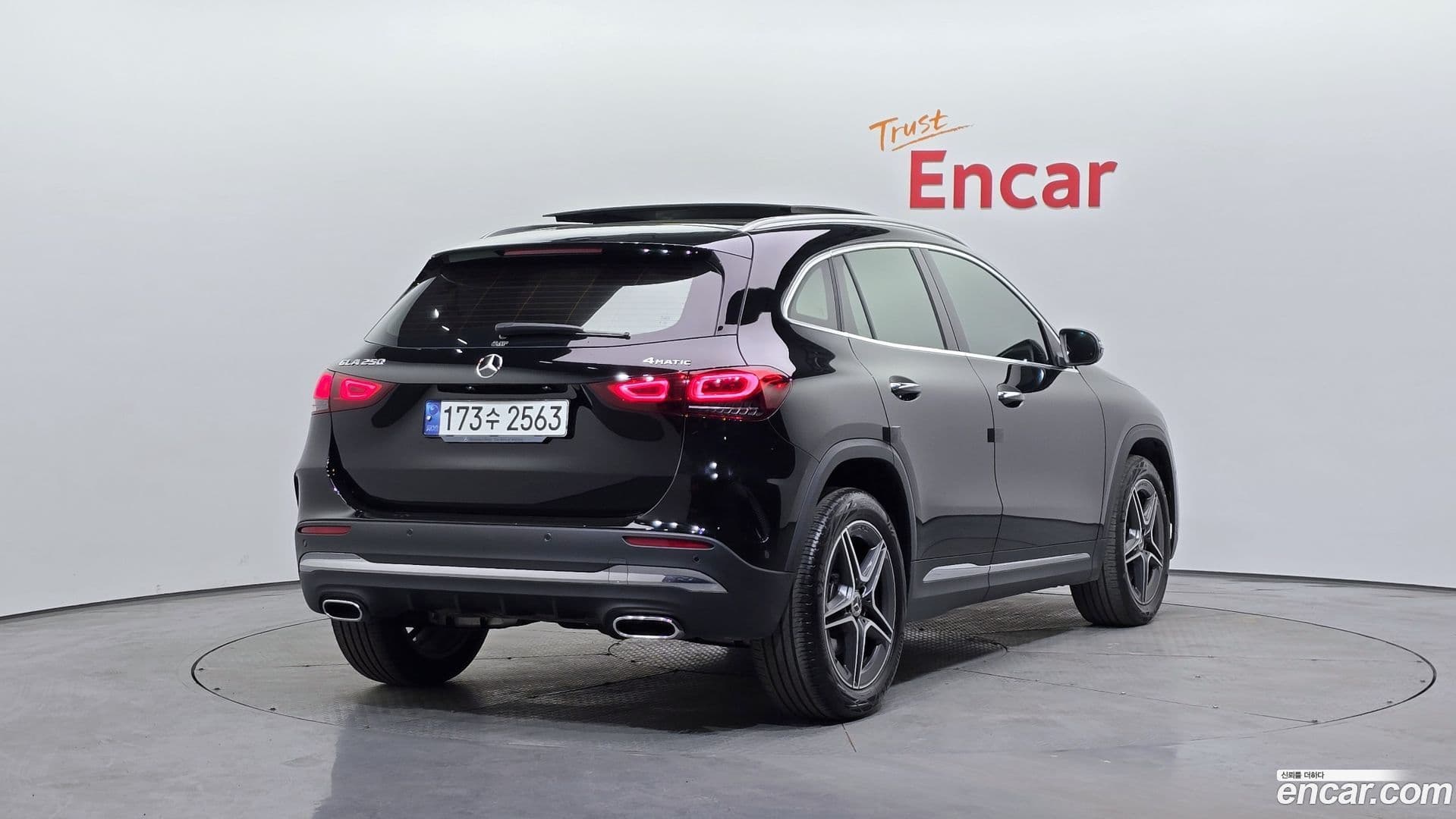 Main__Slider__Photo:GLA-Class Mercedes-Benz 2020.11-1