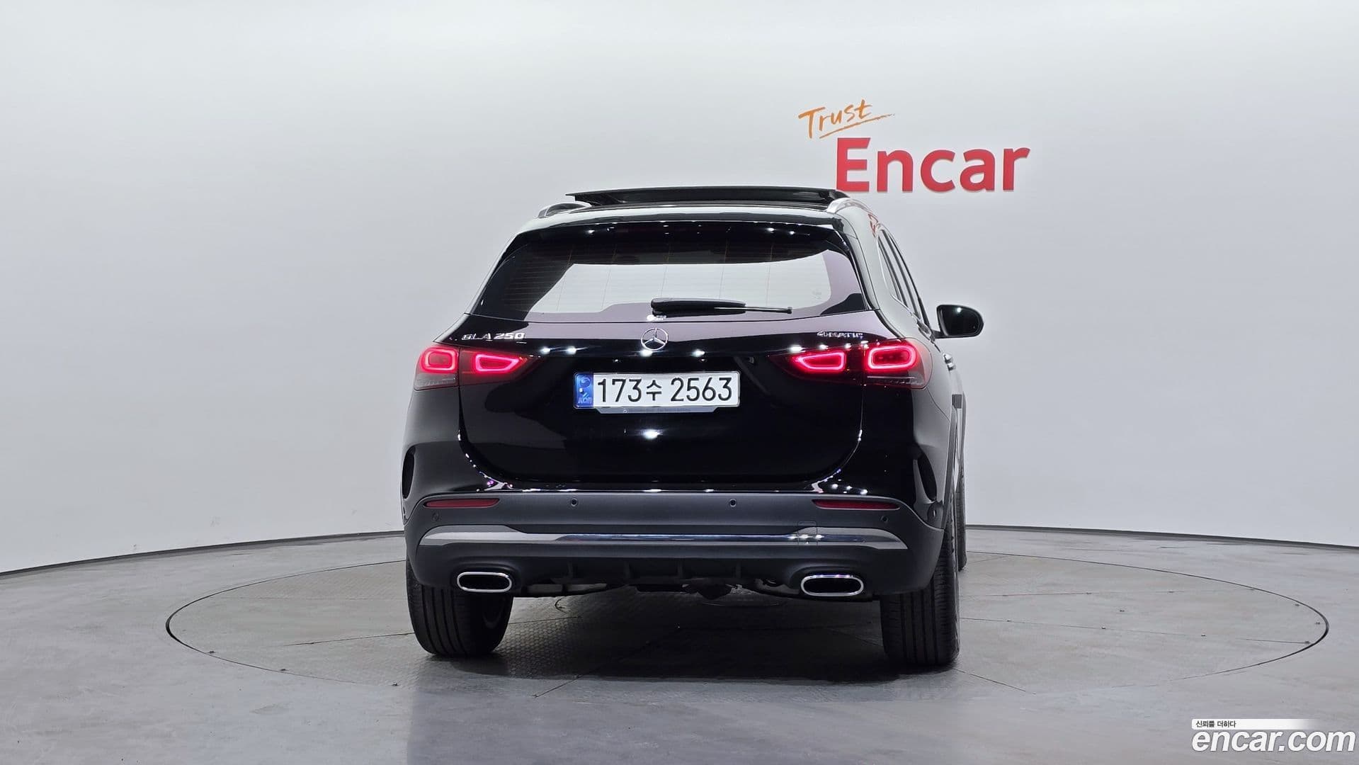 Main__Slider__Photo:GLA-Class Mercedes-Benz 2020.11-3