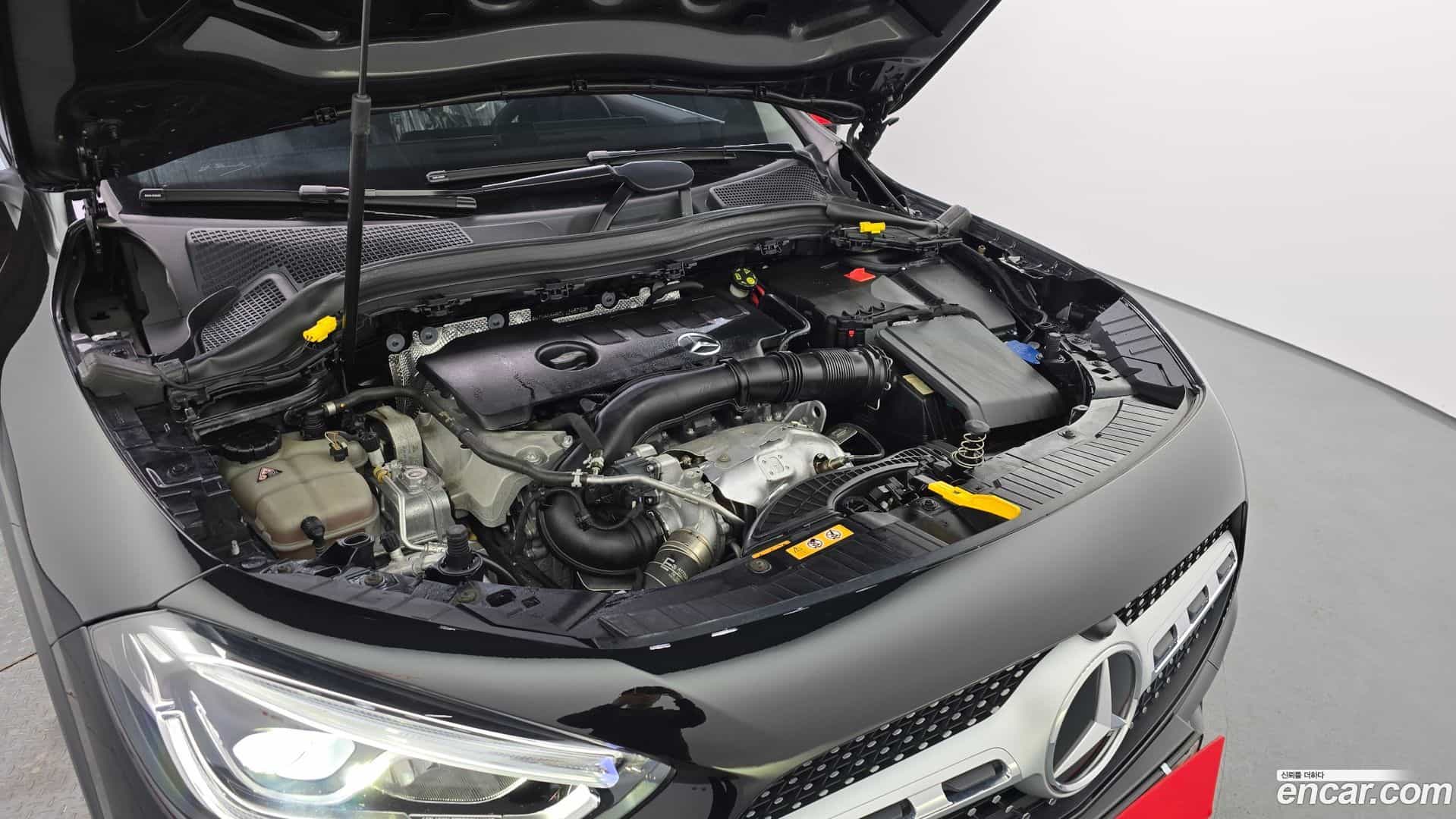 GLA-Class Mercedes-Benz 2020.11-OUTER-006