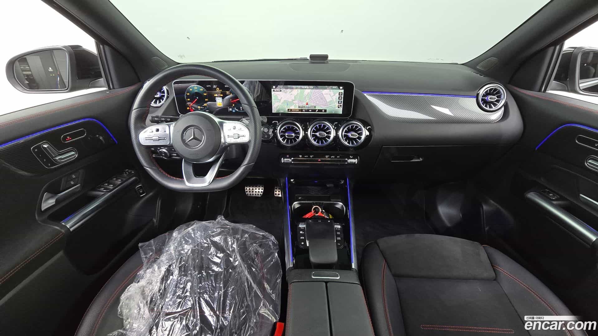 GLA-Class Mercedes-Benz 2020.11-INNER-007