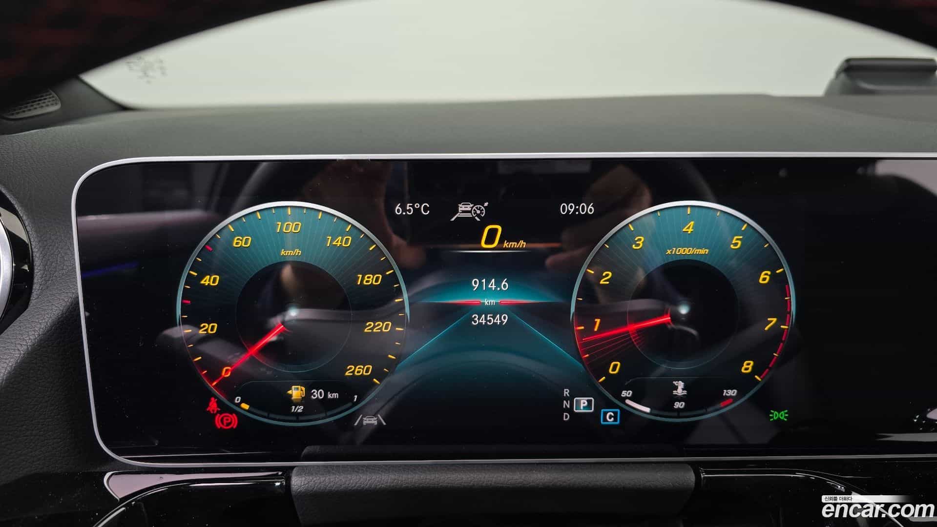 GLA-Class Mercedes-Benz 2020.11-INNER-008