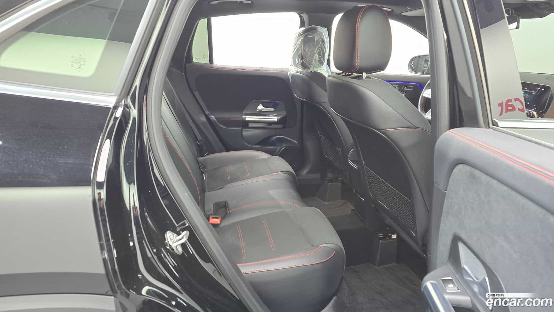 GLA-Class Mercedes-Benz 2020.11-OPTION-016