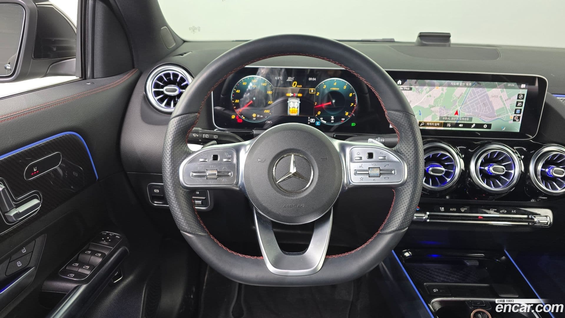 Main__Slider__Photo:GLA-Class Mercedes-Benz 2020.11-12