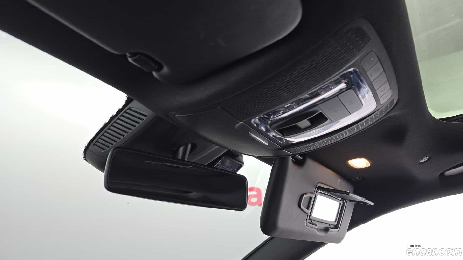 GLA-Class Mercedes-Benz 2020.11-OPTION-022