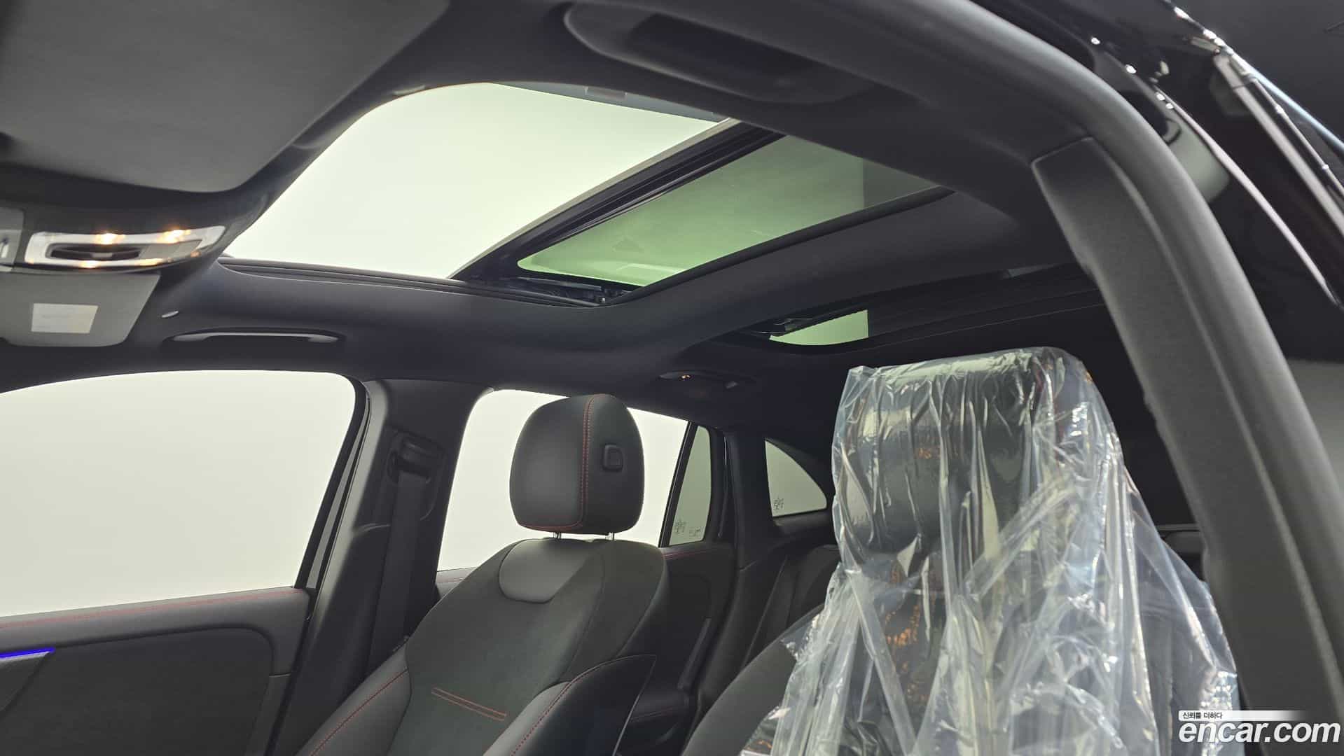 GLA-Class Mercedes-Benz 2020.11-OPTION-023