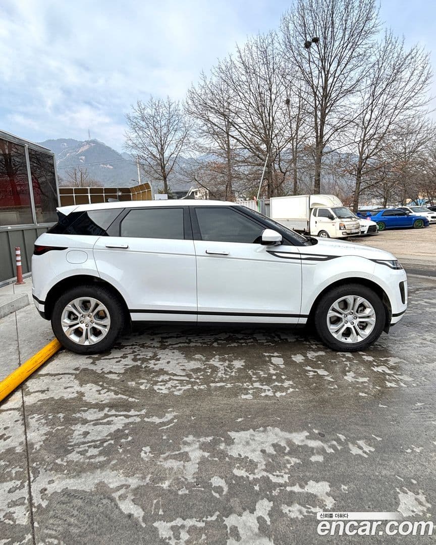 Main__Slider__Photo:Range Rover Evoque Land Rover 2022.0-3