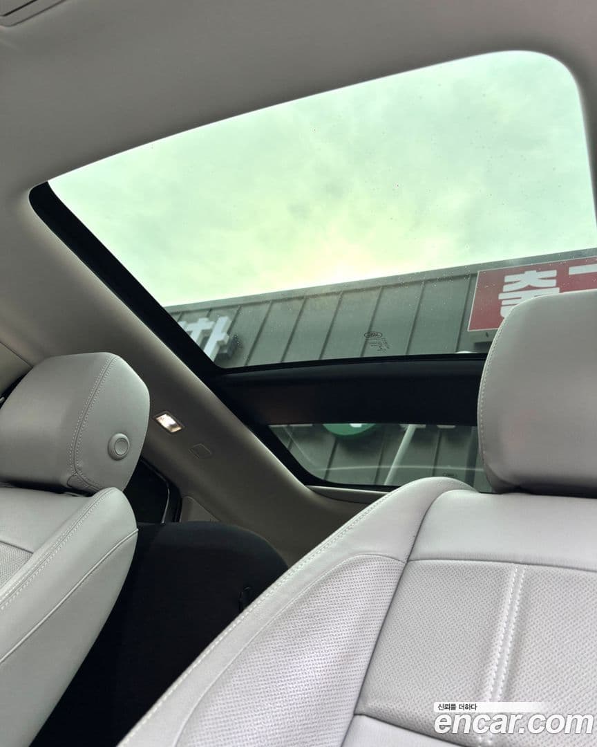 Main__Slider__Photo:Range Rover Evoque Land Rover 2022.0-5