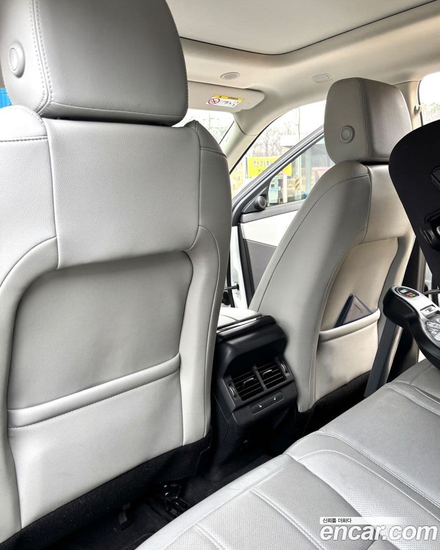 Main__Slider__Photo:Range Rover Evoque Land Rover 2022.0-10