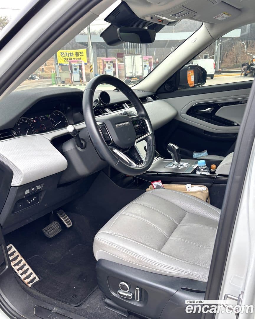 Main__Slider__Photo:Range Rover Evoque Land Rover 2022.0-11