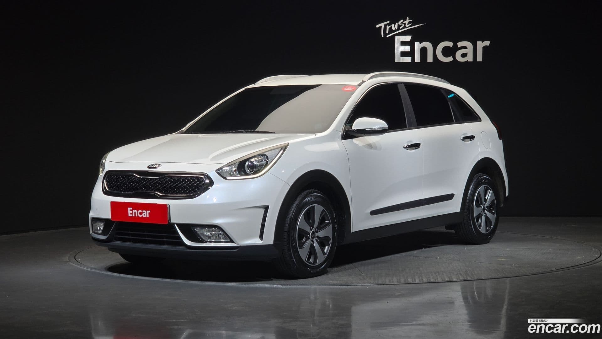 Main__Slider__Photo:Niro Kia 2016.8-0