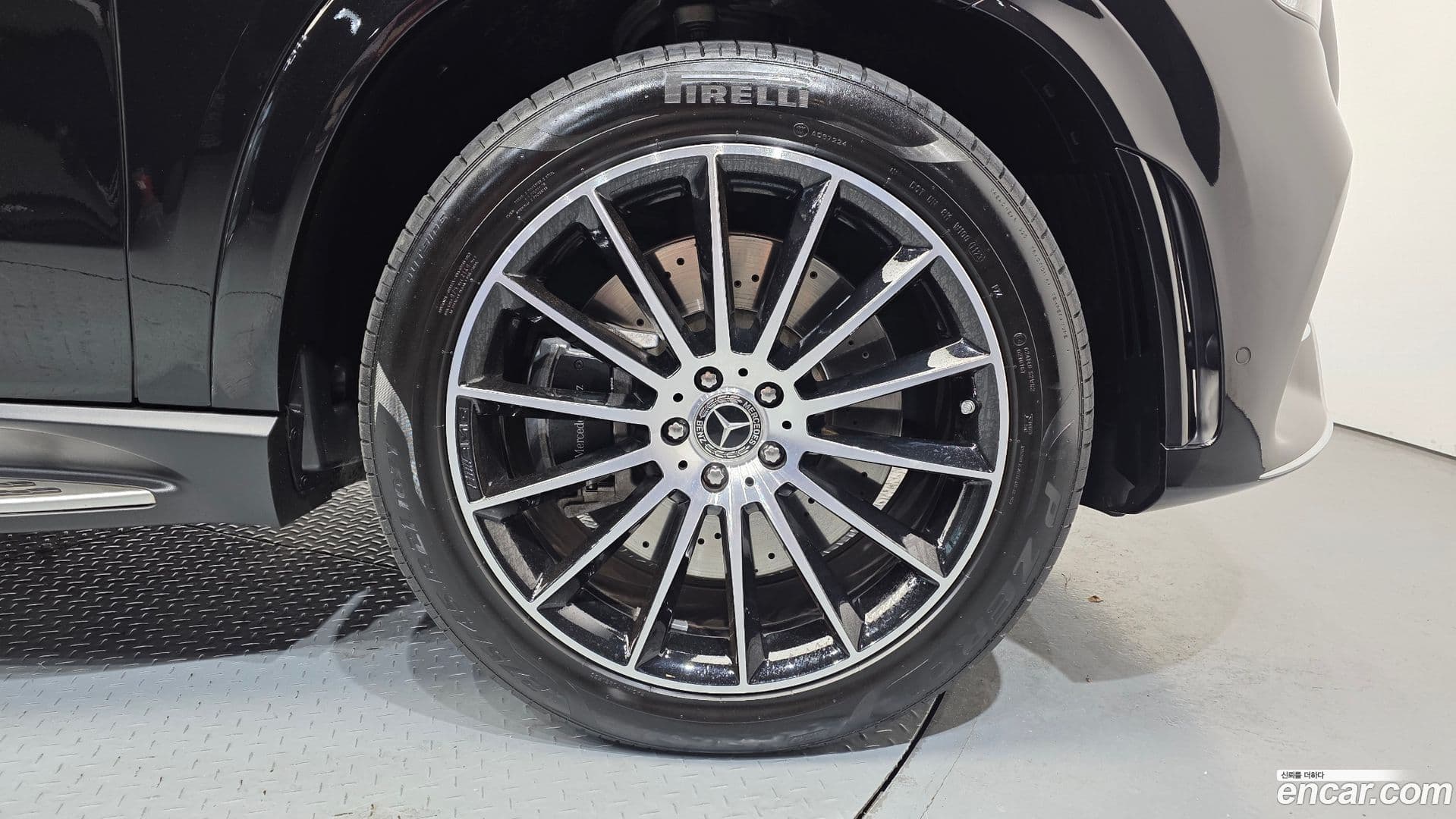 Main__Slider__Photo:GLE-Class Mercedes-Benz 2023.5-4