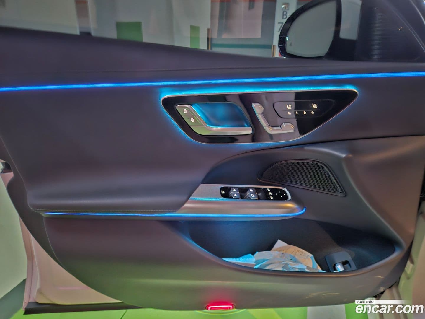 Main__Slider__Photo:E-Class Mercedes-Benz 2025.2-14