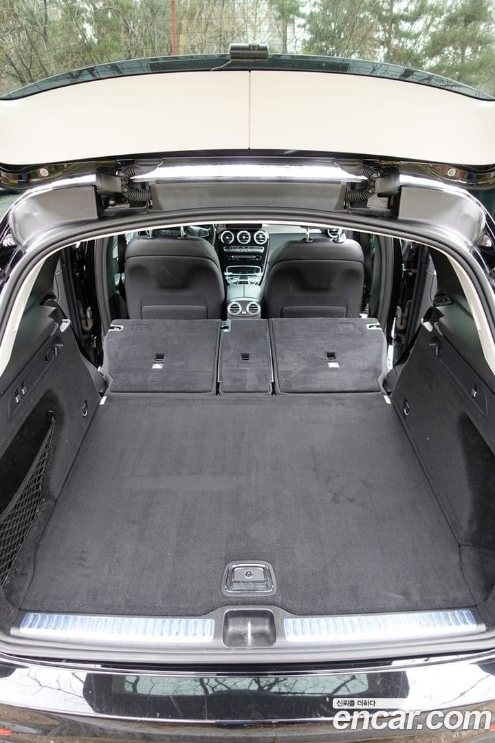 Main__Slider__Photo:GLC-Class Mercedes-Benz 2019.9-10