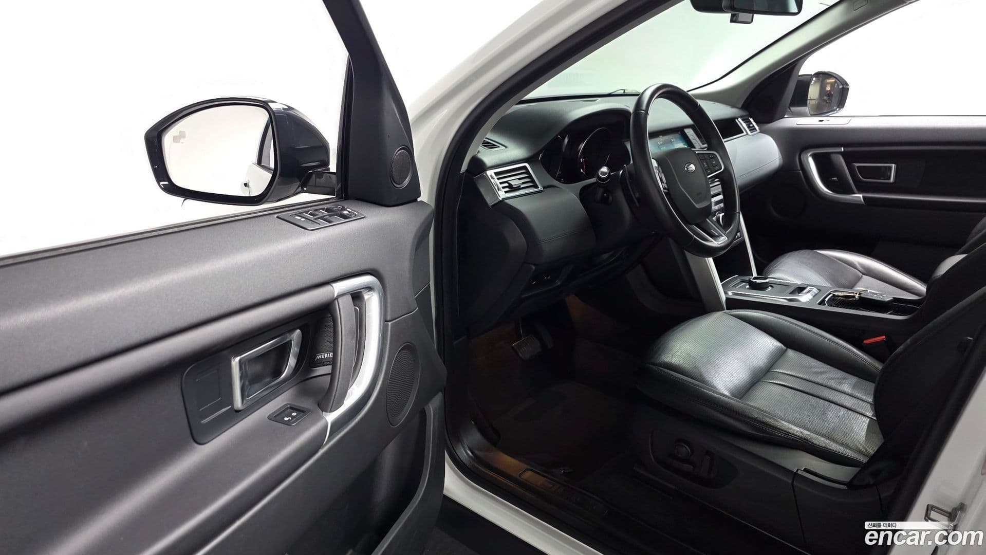 Main__Slider__Photo:Discovery Sport Land Rover 2019.11-10