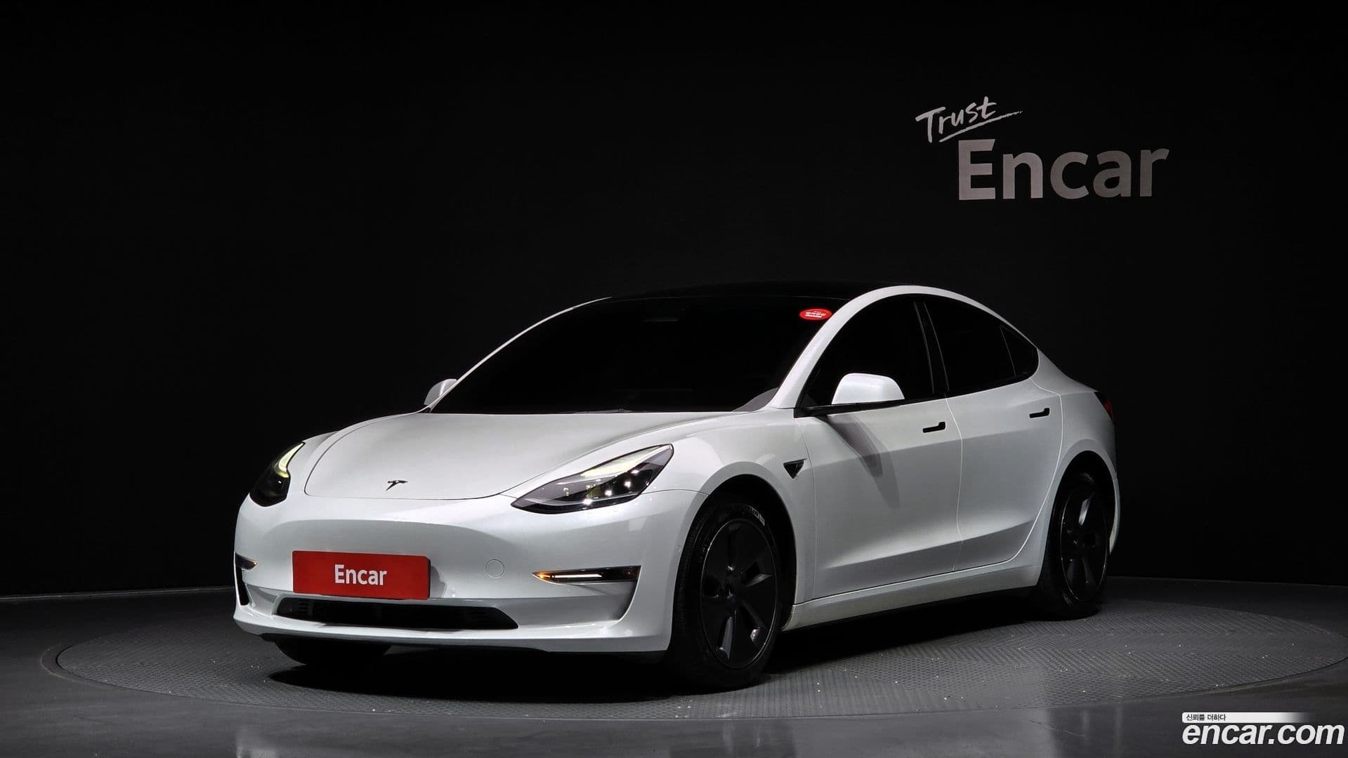 Main__Slider__Photo:Model 3 Tesla 2022.8-0