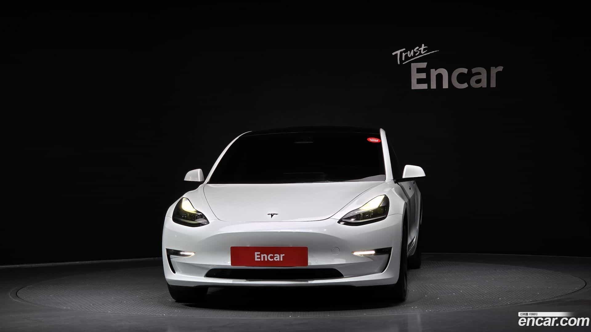 Model 3 Tesla 2022.8-OUTER-003